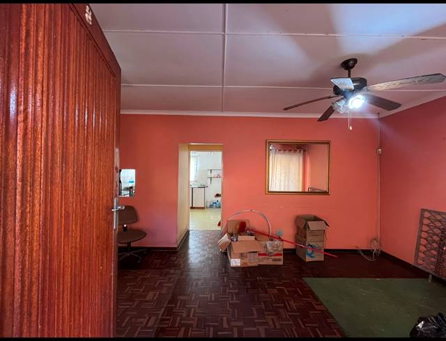 5 BEDROOM FREEHOLD FOR SALE IN BARNS